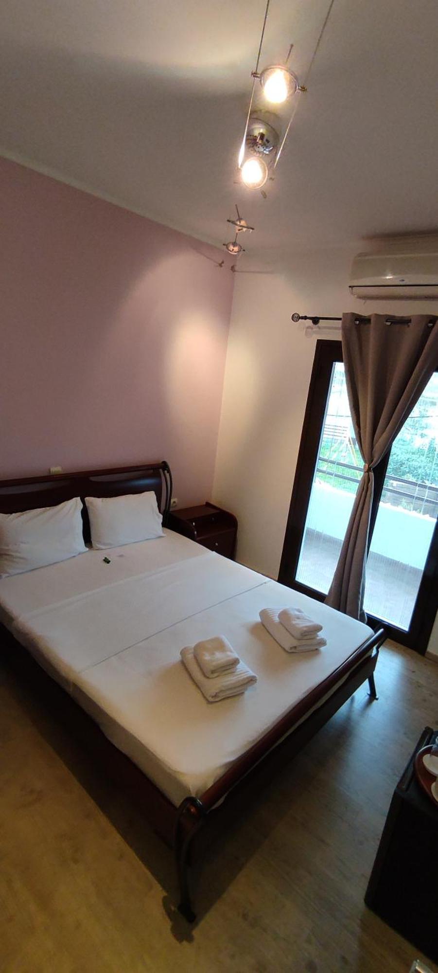 Oasi Hotell Káto Loutrákion Rom bilde